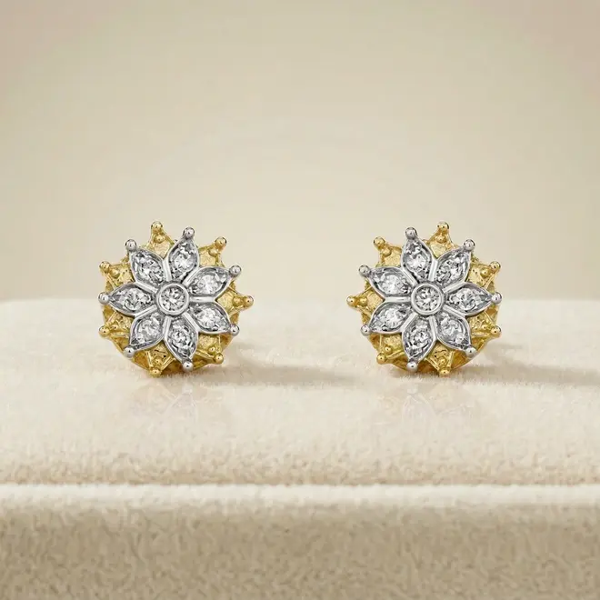 Par de Brincos de Ouro com 16 Diamantes