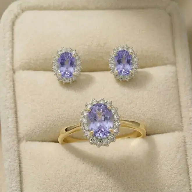 Conjunto de ouro anel e par de brincos de Tanzanitas com diamantes