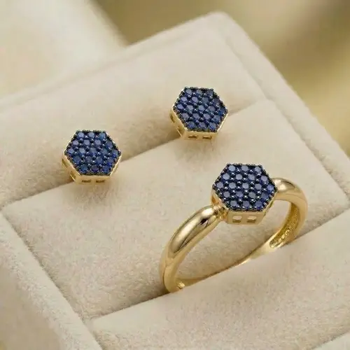 Conjunto de ouro com Par de Brincos e Anel com Safiras