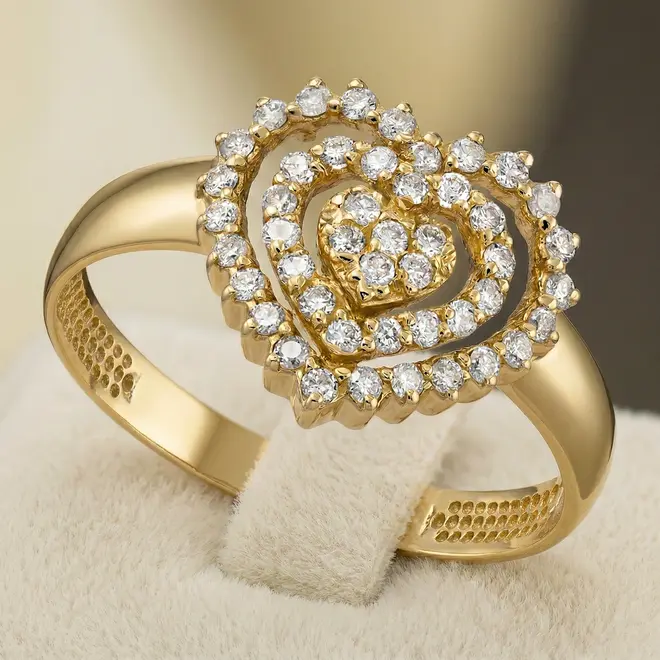 Anel de Ouro modelo Coração com 46 Diamantes