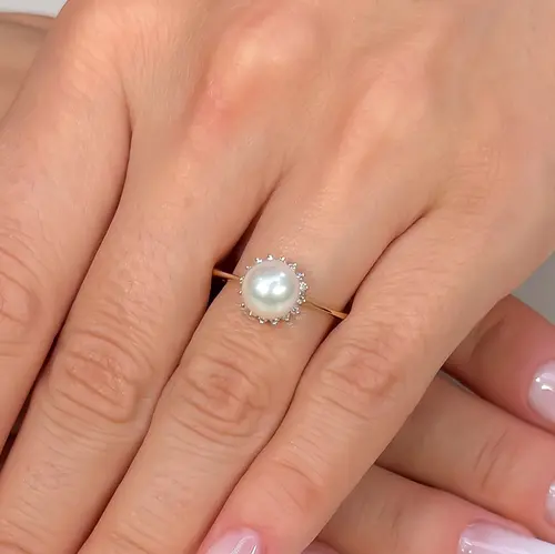 Anel de Ouro com Pérola de 7 mm e 16 Diamantes