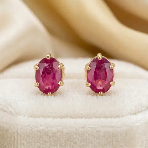 Par de Brincos de Ouro com Rubis totalizando 1,40 Ct