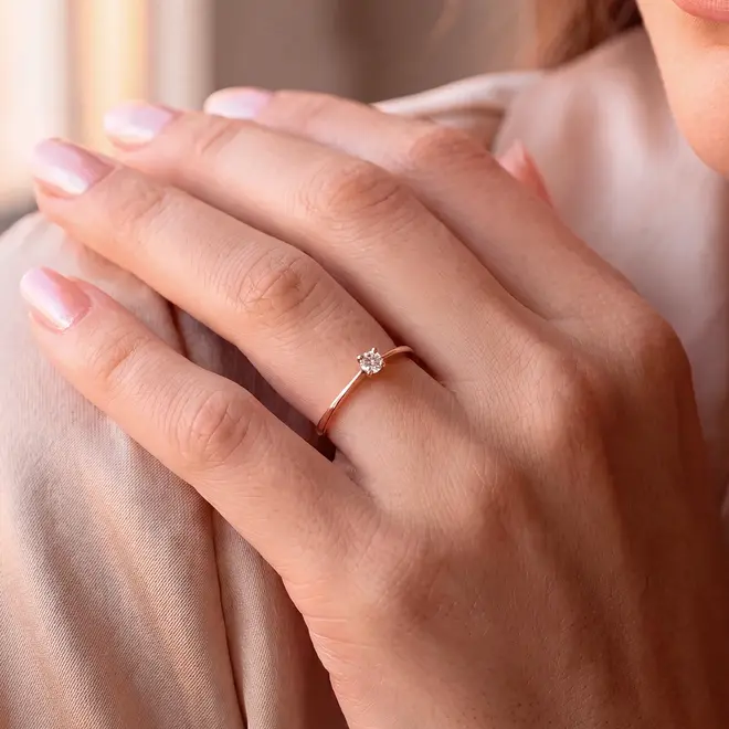 Anel de Ouro Rose Solitário com Diamante de 5 Pts