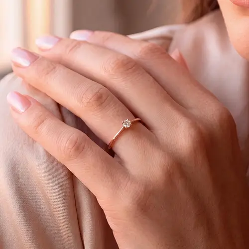Anel de Ouro Rose Solitário com Diamante de 5 Pts