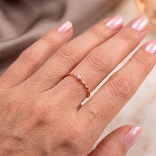 Anel Solitário de Ouro Rose com Diamante de 10 Pts