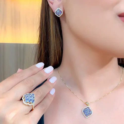 Conjunto com Tanzanitas e Cristais, modelo ovalado