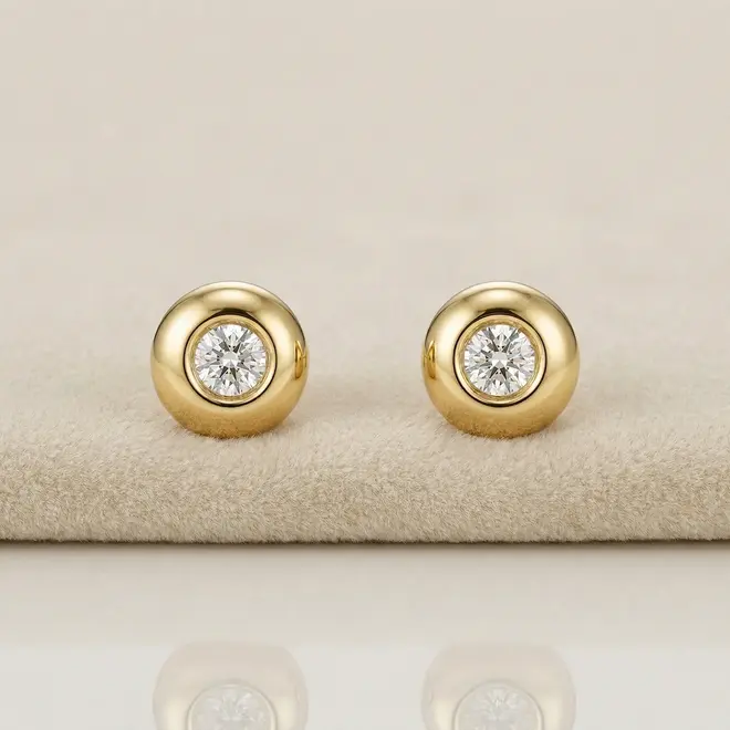 Par de Brincos de Ouro Amarelo com Diamantes, Modelo Solitário