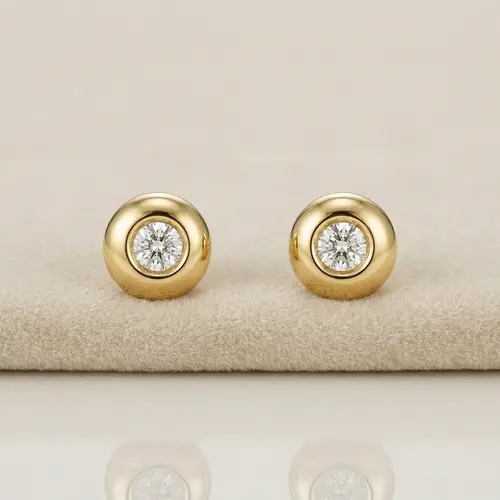Par de Brincos de Ouro Amarelo com Diamantes, Modelo Solitário