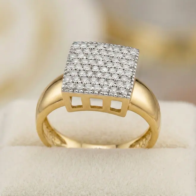 Anel Chuveiro Quadrado de Ouro com 60 Diamantes