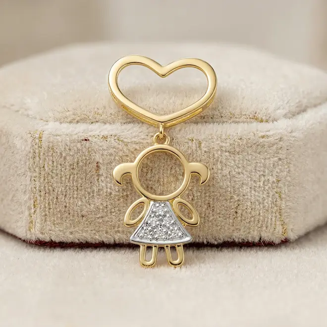 Pingente de Ouro modelo Menina com Coração e 6 Diamantes