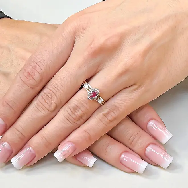 Anel de formatura feminino de Ouro 18 K Curso Direito com  12 Diamantes