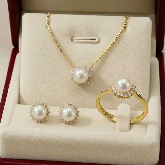 Conjunto de Ouro com Pérolas de 7 mm e 64 Diamantes
