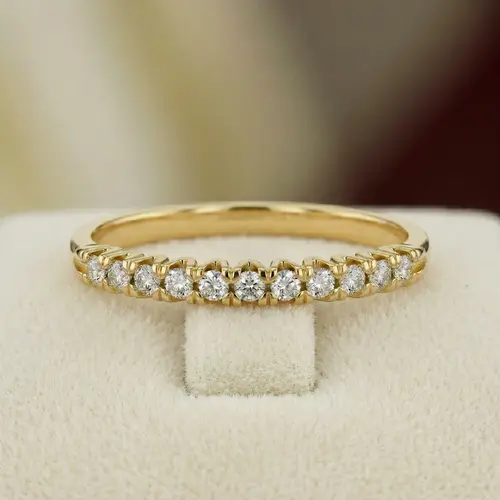 Meia Aliança de Ouro com 11 Diamantes