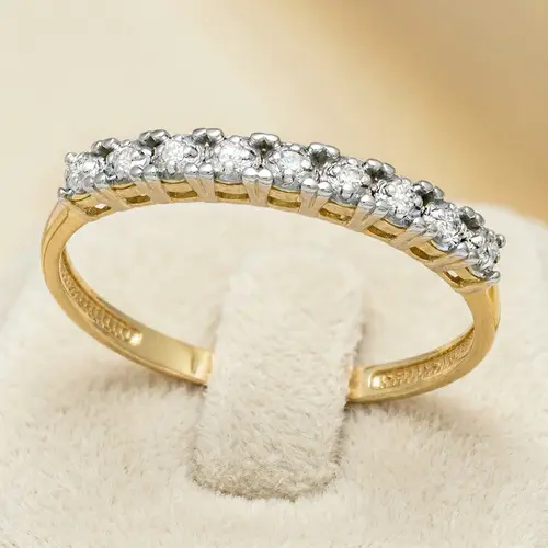 Meia Aliança de Ouro com 9 Diamantes, em Ouro Amarelo