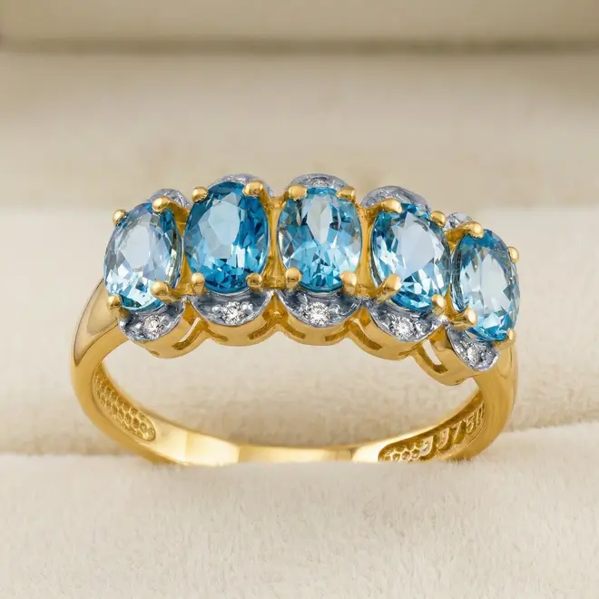Anel de Ouro com 2,5 Cts em Águas Marinhas e 10 Diamantes