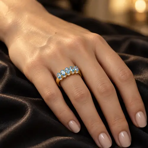 Anel de Ouro com 2,5 Cts em Águas Marinhas e 10 Diamantes