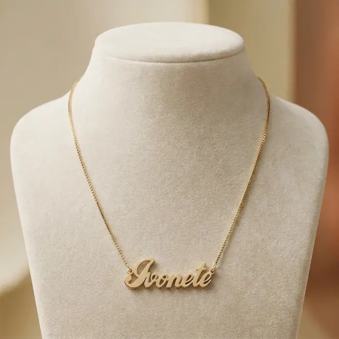 Colar de Ouro com Nome Ivonete