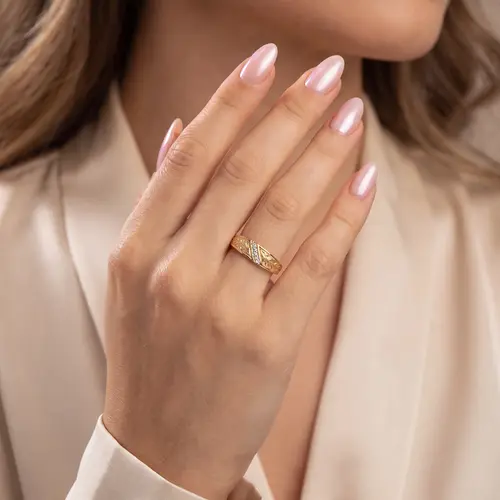 Anel de Prata com detalhe trabalhado e 2 Diamantes