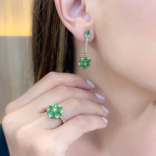 Conjunto Floral com Cristais de Esmeralda e Zircônias