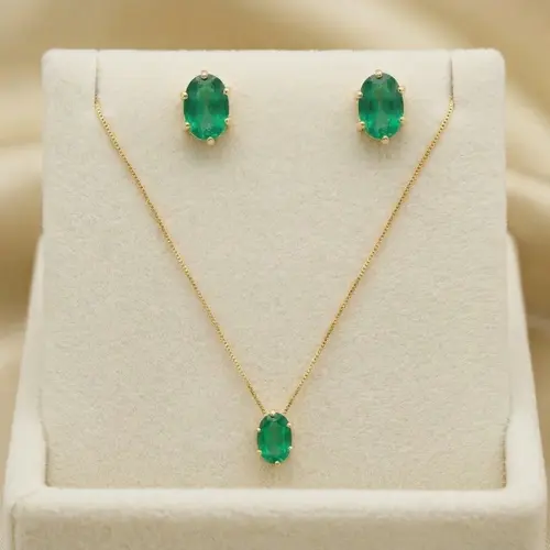 Conjunto de Ouro com Esmeraldas totalizando 1,45 Ct