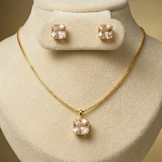 Conjunto de Ouro com Cristais de Rocha