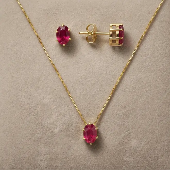 Conjunto de Ouro com Rubis totalizando 2,10 Cts