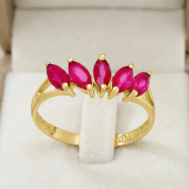 Meia Aliança de Ouro 18k com 5 Rubis