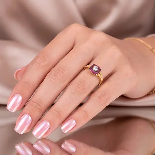 Anel com Diamantes, Cristais Vermelhos e Cristal, Acabamento em Ouro