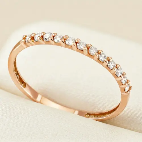 Meia Aliança de Ouro Rose com 20 Pts em Diamantes