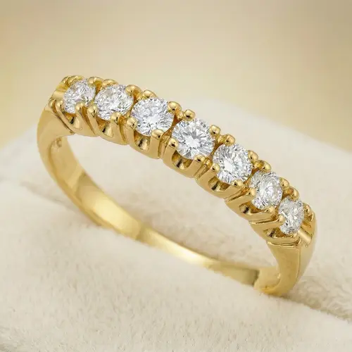Meia Aliança de Ouro com 7 Diamantes tot. 50 Pts