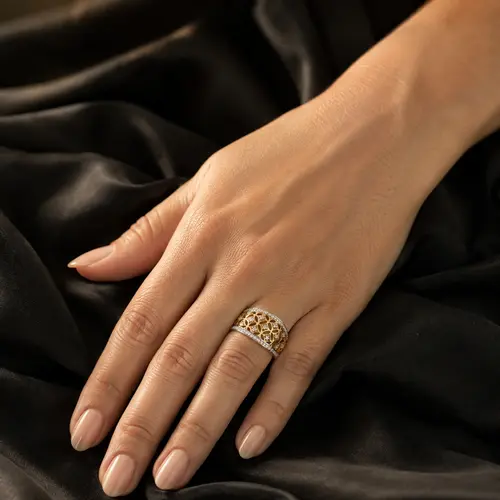 Anel de Ouro com 39 Pts em Diamantes - modelo vazado