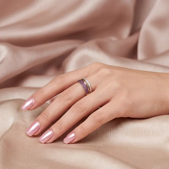 Anel de Ouro trabalhado com 82 Rubis e 31 Diamantes