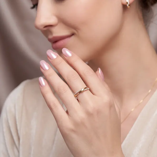 Anel de Ouro estilo Solitário com 17 Diamantes