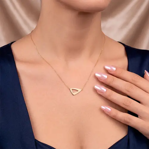 Corrente Elos Cartier com Triângulo em Ouro Amarelo