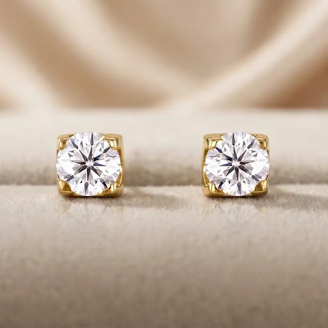 Par de Brincos de Ouro modelo Solitário com 20 Pts em Diamantes