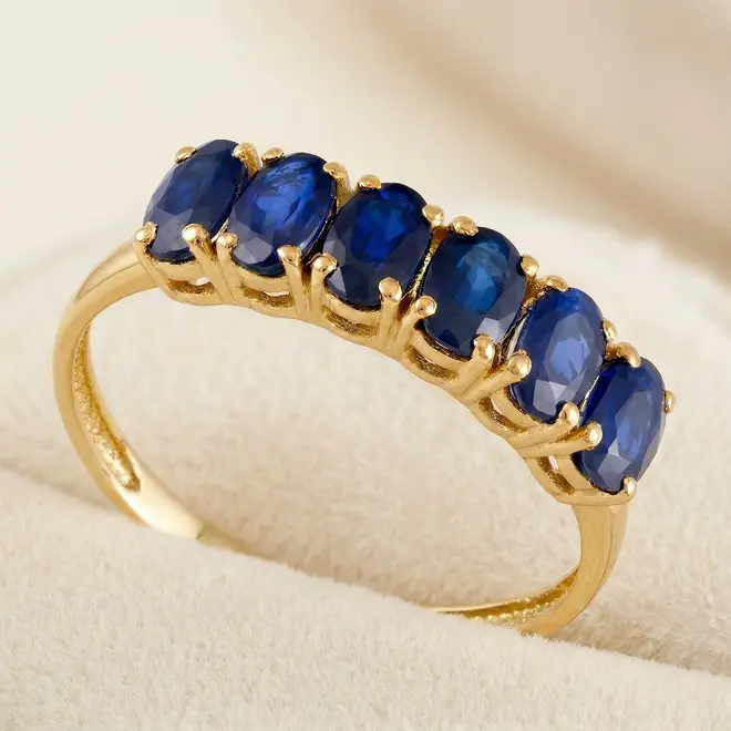 Meia Aliança de Ouro com 1,80 Ct em Safiras