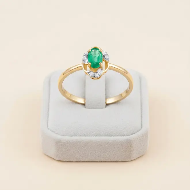Anel de Ouro com Diamantes e Esmeralda de 23 Pts