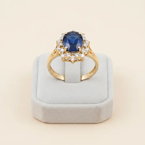 Anel de Ouro com 20 Diamantes e Safira de 1,80 Ct