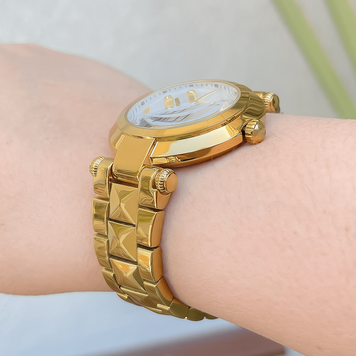 Apresentando o Relógio Diamond - um verdadeiro brilho no seu pulso! ⌚✨