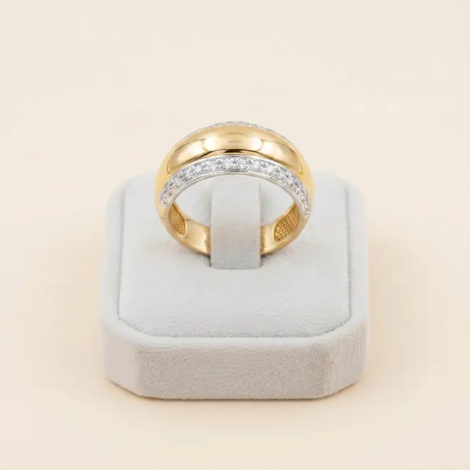 Anel de Ouro modelo Côncavo com 25 Pts em Diamantes