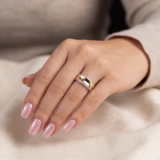 Anel de Ouro modelo Côncavo com 25 Pts em Diamantes