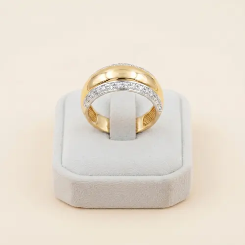 Anel de Ouro modelo Côncavo com 25 Pts em Diamantes