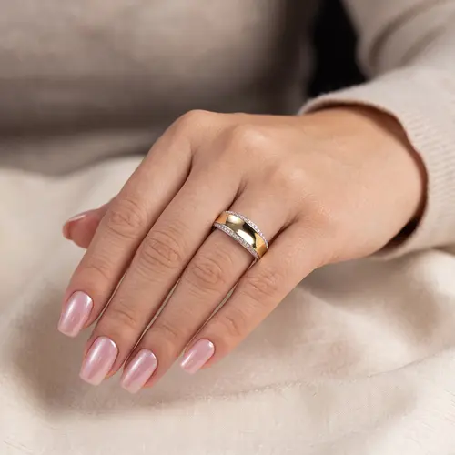 Anel de Ouro modelo Côncavo com 25 Pts em Diamantes