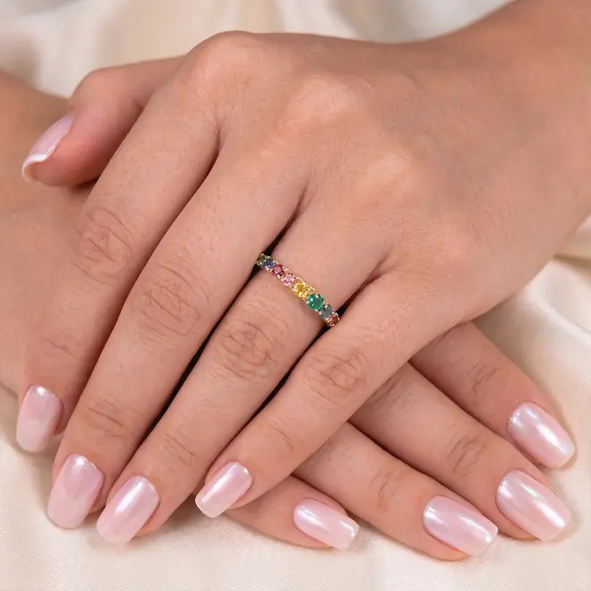 Meia Aliança de Ouro com 1,18 Ct em Mix de Gemas