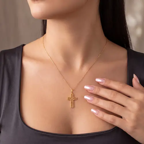 Pingente Cruz de Ouro modelo com trabalhos vazados