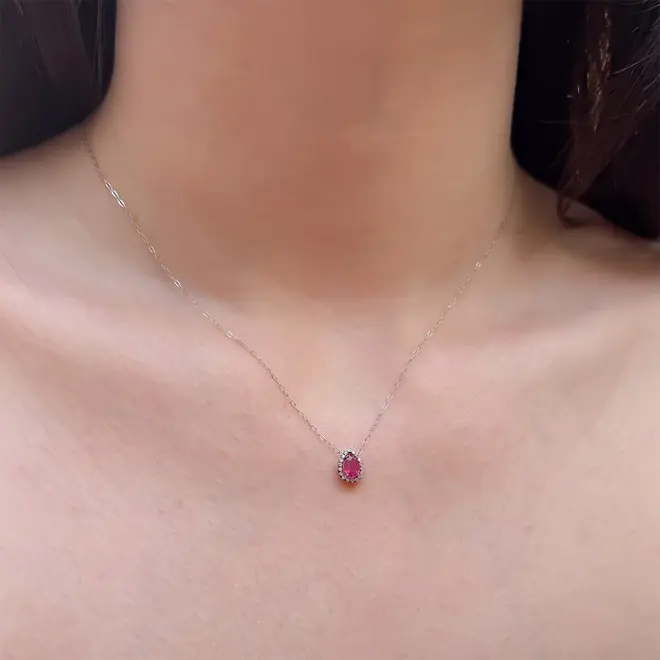 Colar de Ouro Branco com Diamantes e Rubi de 64 Pts