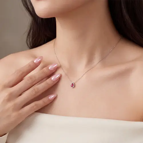 Colar de Ouro Branco com Diamantes e Rubi de 64 Pts