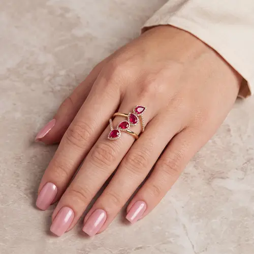 Anel de Ouro com 85 Diamantes e 2,60 Cts em Rubis