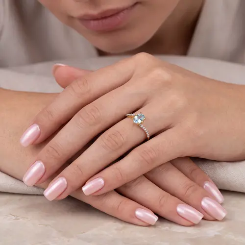 Anel de Ouro com Diamantes e Água Marinha oval de 42 Pts