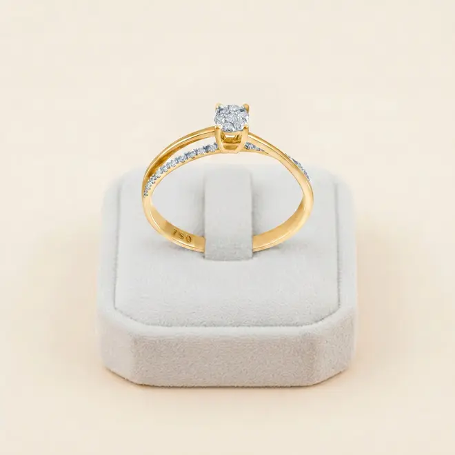 Anel estilo Solitário de Ouro com 27 Diamantes